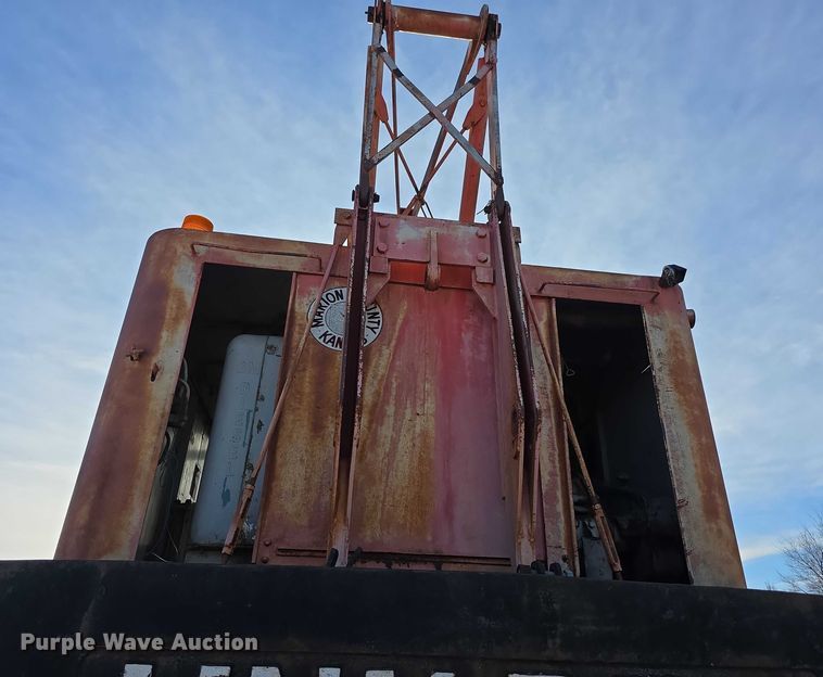 image for item FI0719 1965 Link Belt FMC TC108B crane