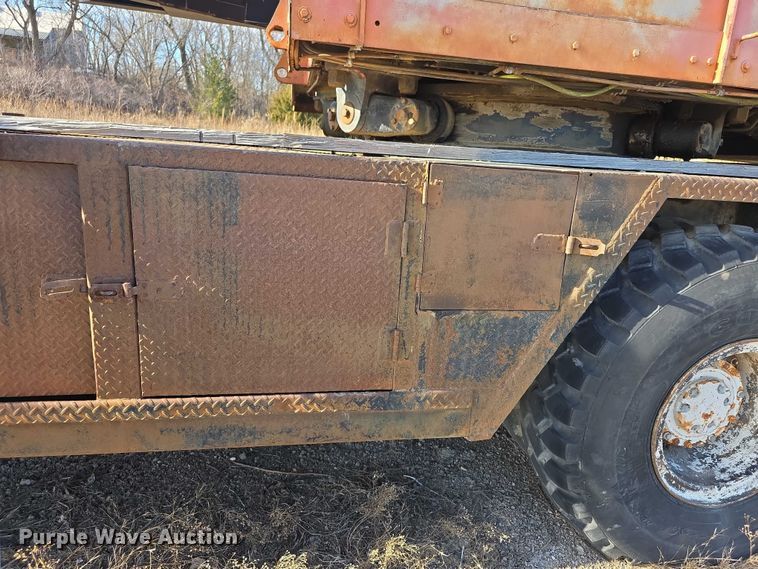 image for item FI0719 1965 Link Belt FMC TC108B crane