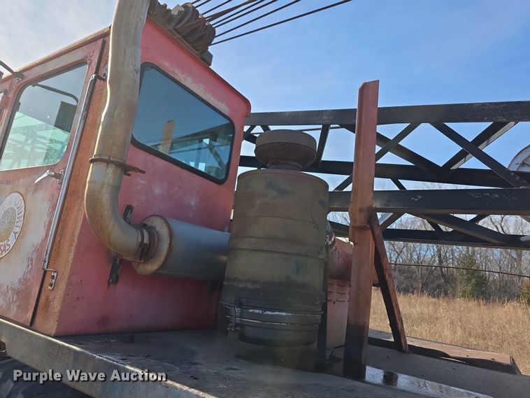 image for item FI0719 1965 Link Belt FMC TC108B crane