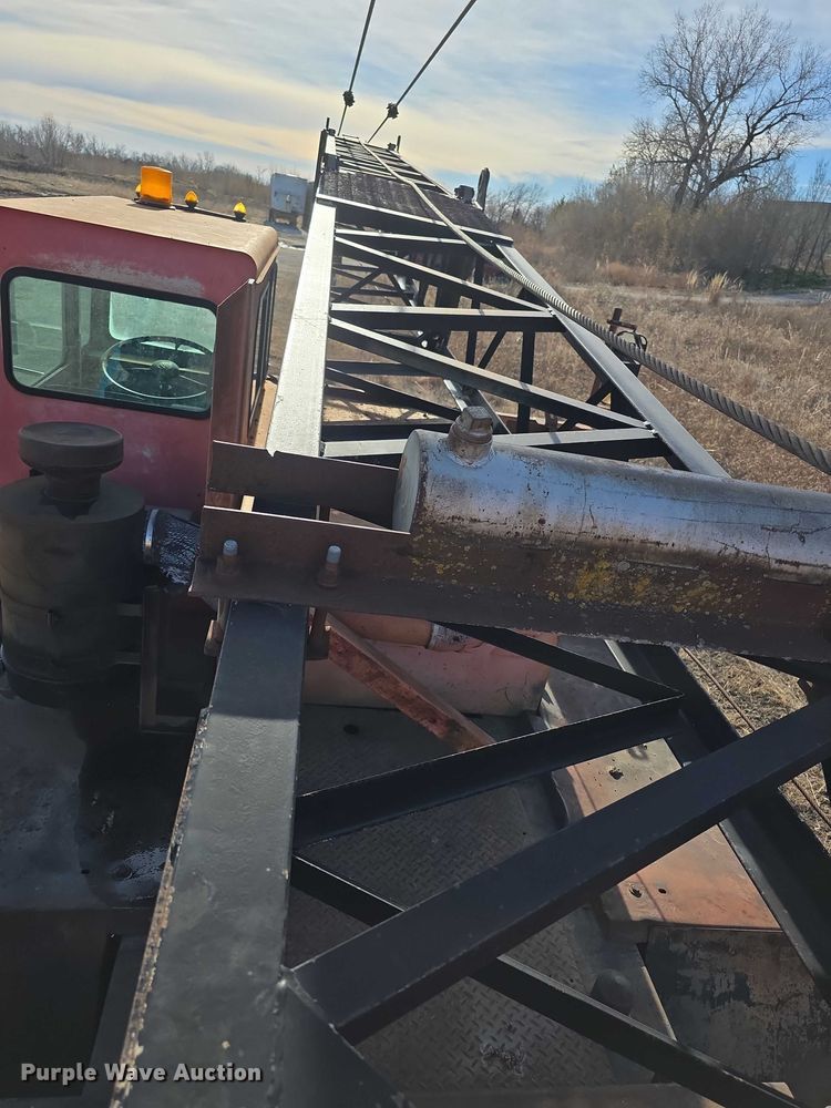 image for item FI0719 1965 Link Belt FMC TC108B crane