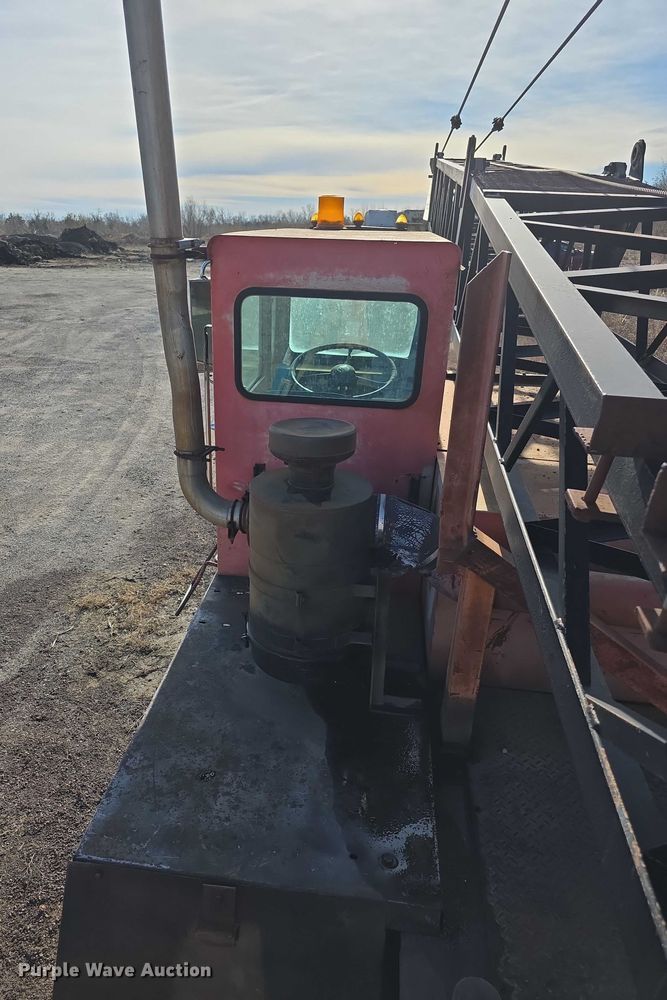 image for item FI0719 1965 Link Belt FMC TC108B crane