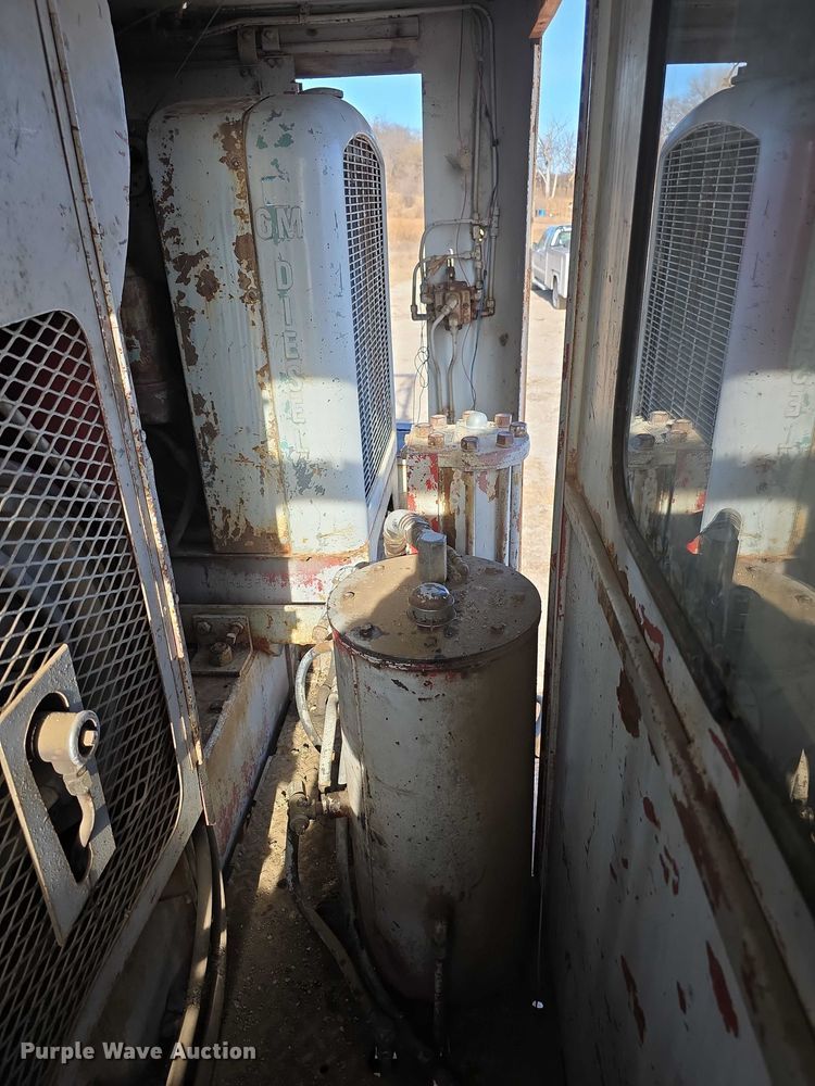 image for item FI0719 1965 Link Belt FMC TC108B crane