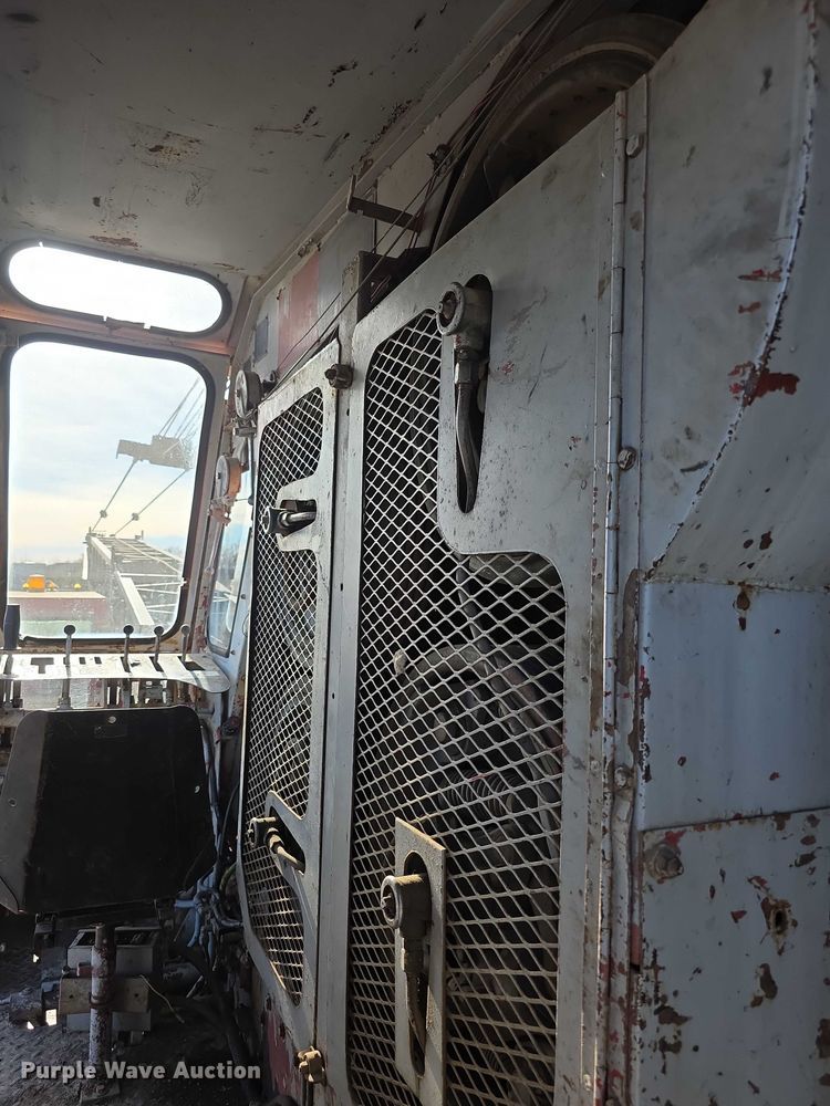 image for item FI0719 1965 Link Belt FMC TC108B crane