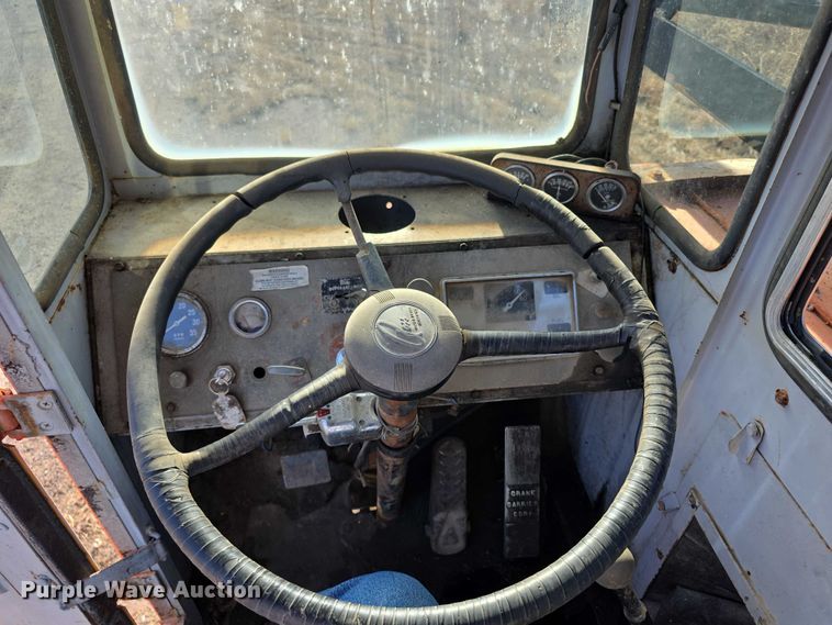 image for item FI0719 1965 Link Belt FMC TC108B crane