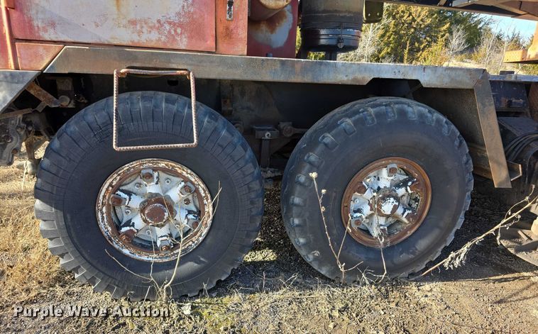 image for item FI0719 1965 Link Belt FMC TC108B crane