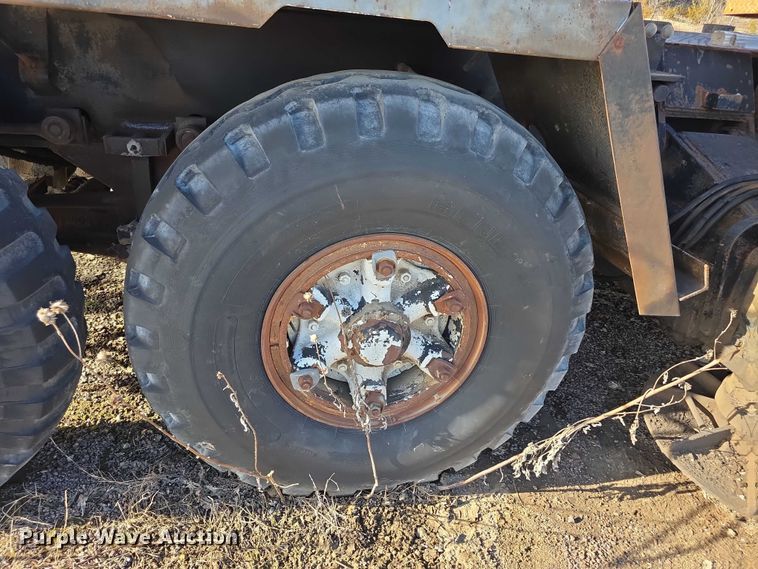 image for item FI0719 1965 Link Belt FMC TC108B crane