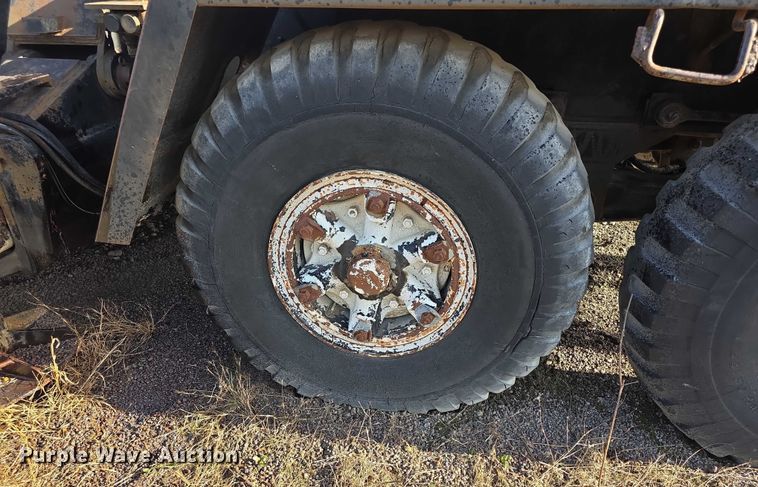 image for item FI0719 1965 Link Belt FMC TC108B crane