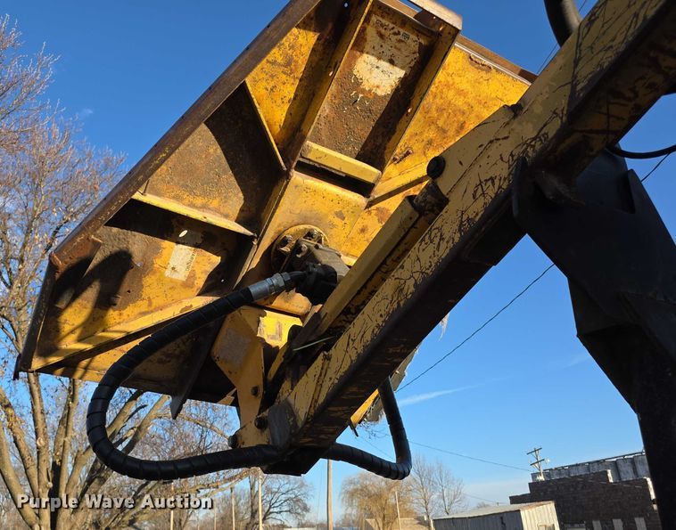 image for item FI0727 Ford 6610 tractor