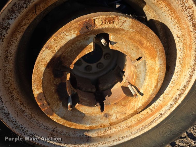 image for item FI0727 Ford 6610 tractor