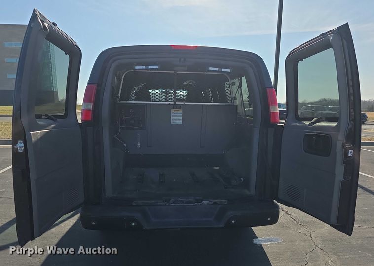 image for item FI0734 2008 Chevrolet Express prisoner transport van