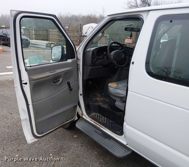 image for item FK0675 2007 Ford E350 van
