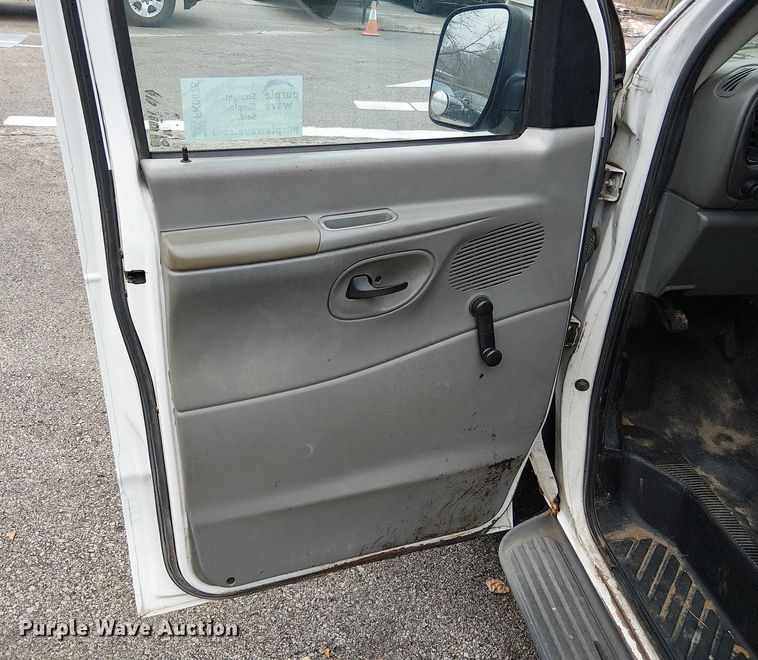 image for item FK0675 2007 Ford E350 van