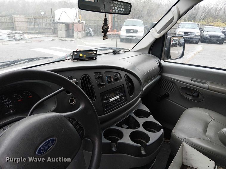 image for item FK0675 2007 Ford E350 van
