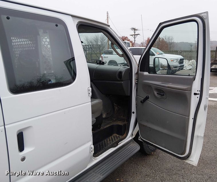 image for item FK0675 2007 Ford E350 van