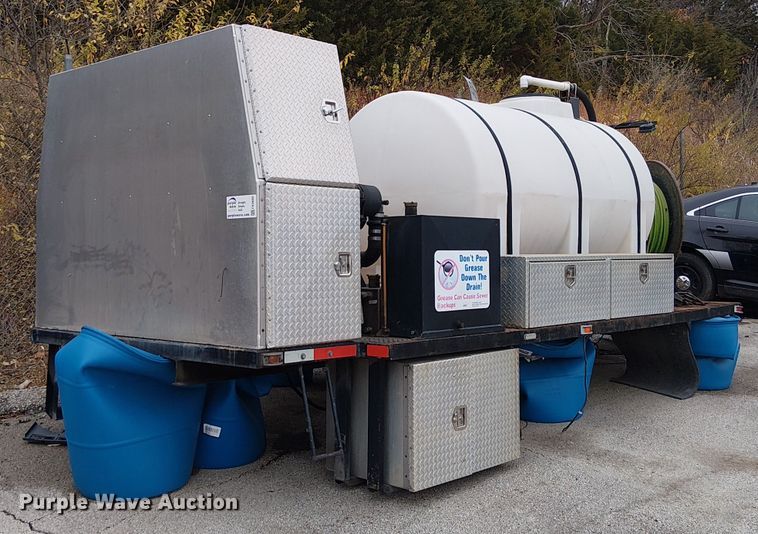 image for item FK0685 Sewer jetter truck bed