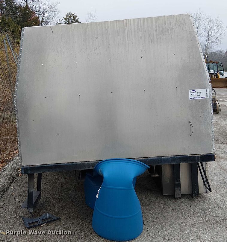 image for item FK0685 Sewer jetter truck bed