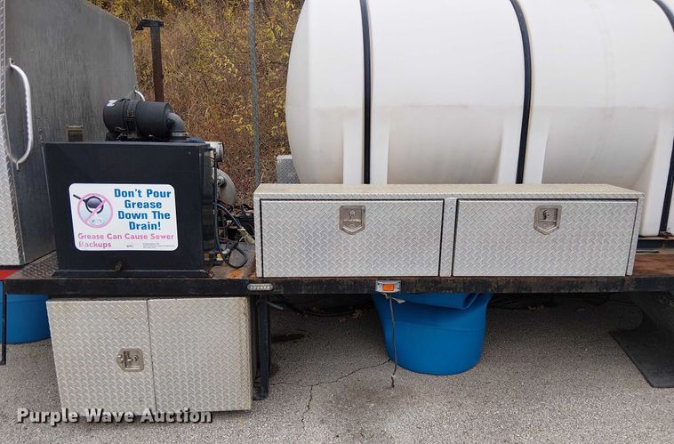 image for item FK0685 Sewer jetter truck bed