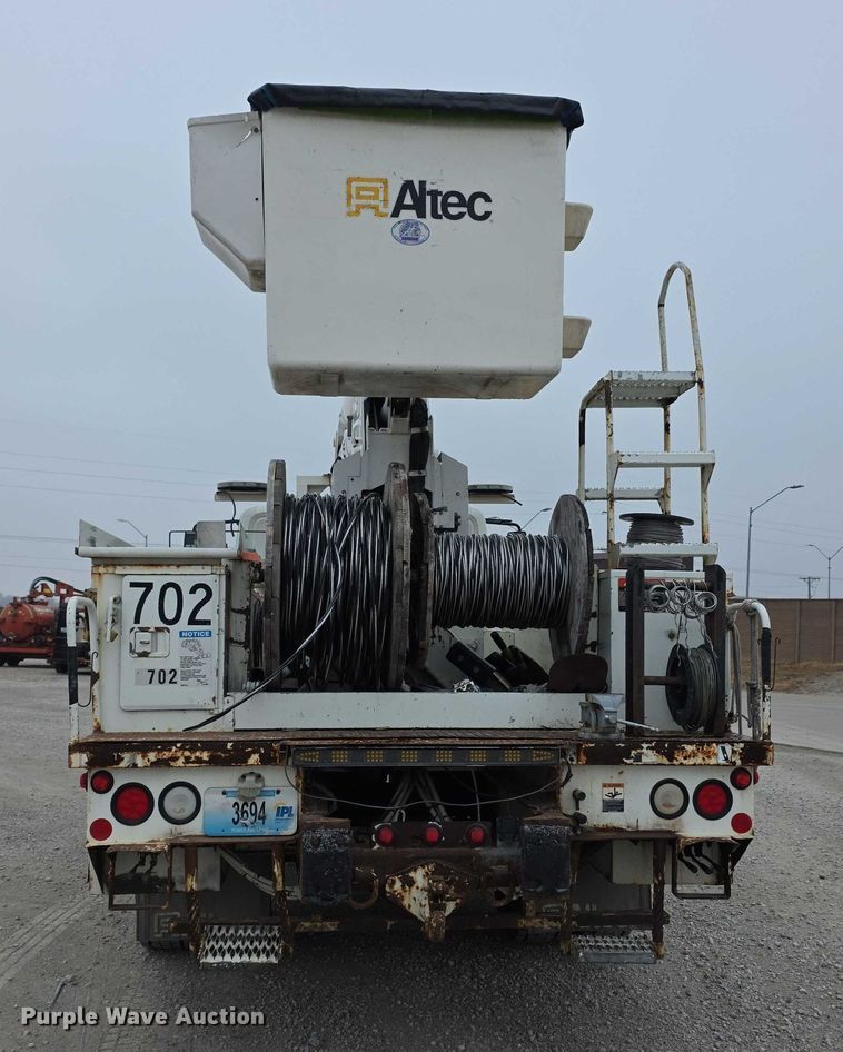 image for item FK0686 2009 International Work Star bucket truck