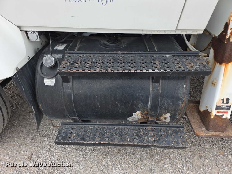 image for item FK0686 2009 International Work Star bucket truck