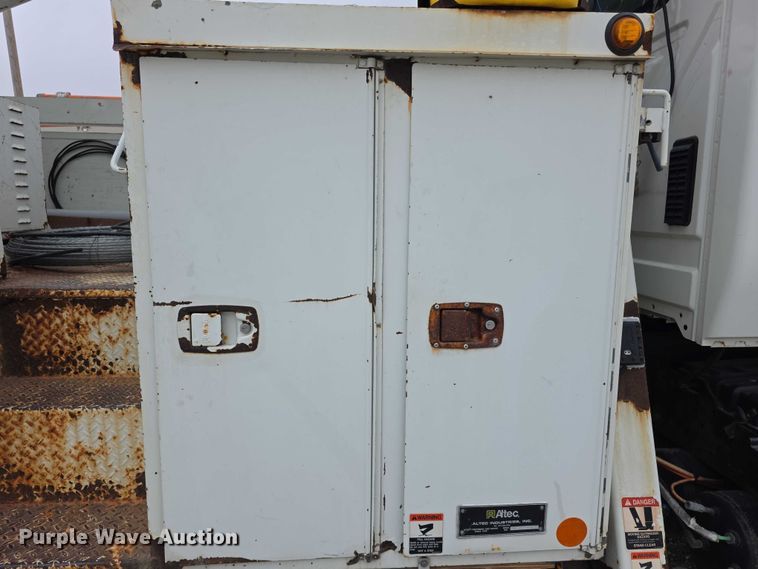 image for item FK0686 2009 International Work Star bucket truck