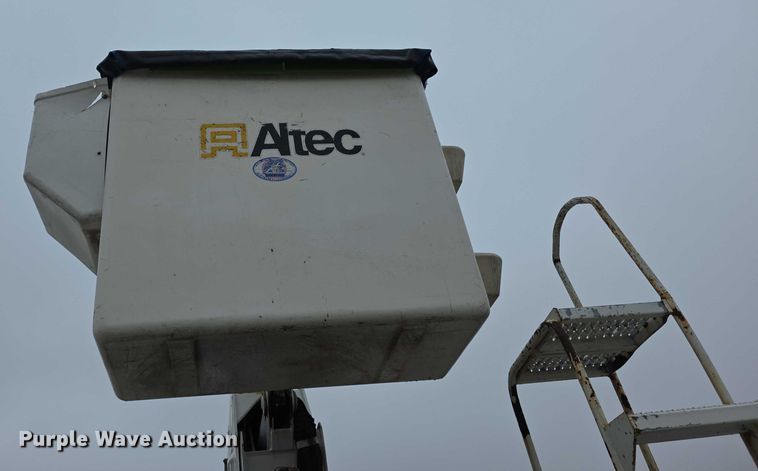 image for item FK0686 2009 International Work Star bucket truck