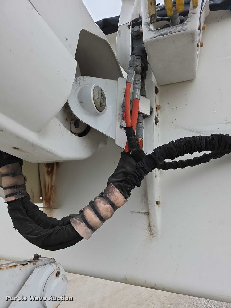 image for item FK0686 2009 International Work Star bucket truck