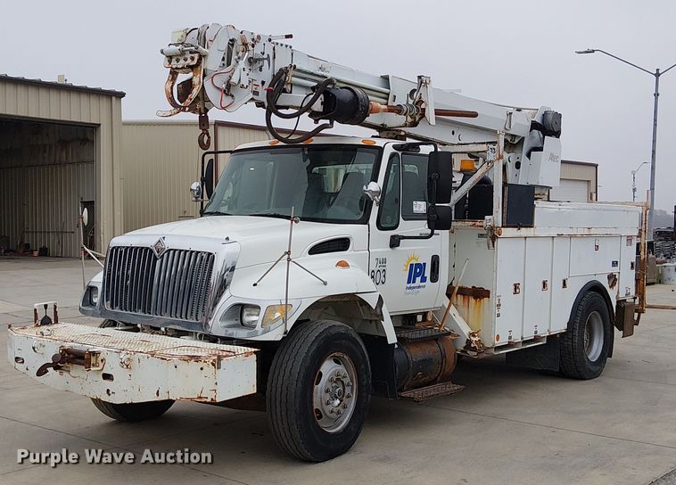 image for item FK0687 2007 International 7400 digger derrick truck