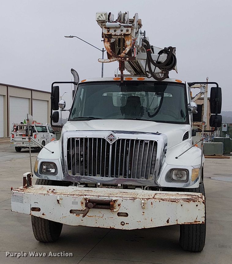 image for item FK0687 2007 International 7400 digger derrick truck