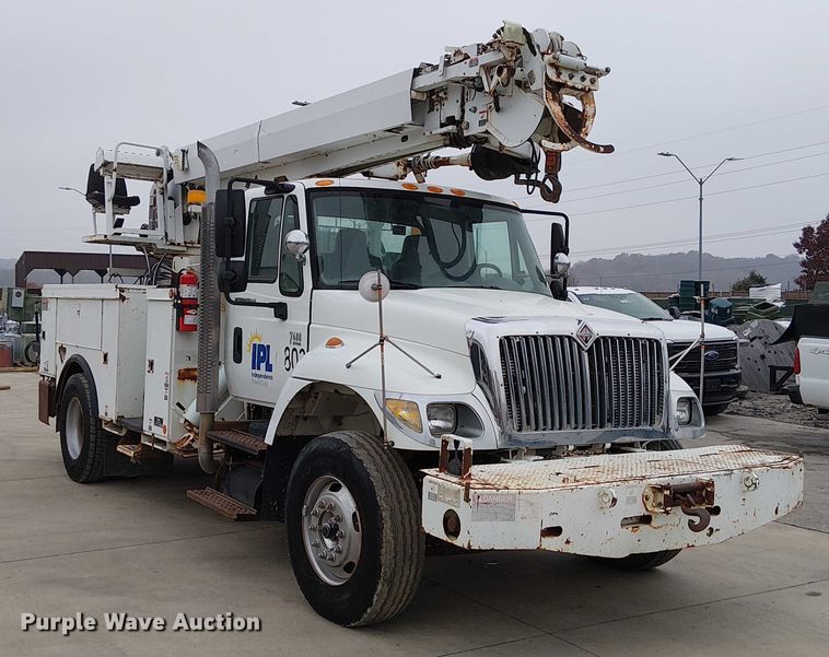 image for item FK0687 2007 International 7400 digger derrick truck