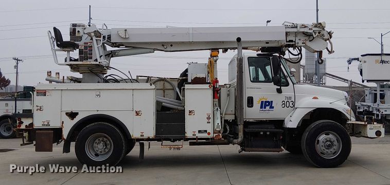 image for item FK0687 2007 International 7400 digger derrick truck