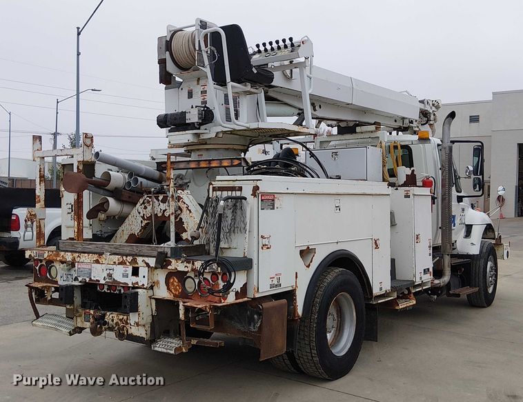 image for item FK0687 2007 International 7400 digger derrick truck