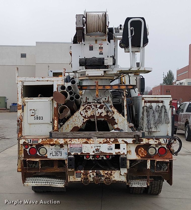 image for item FK0687 2007 International 7400 digger derrick truck