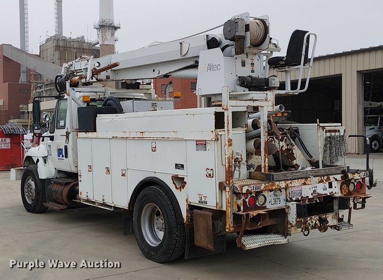 image for item FK0687 2007 International 7400 digger derrick truck