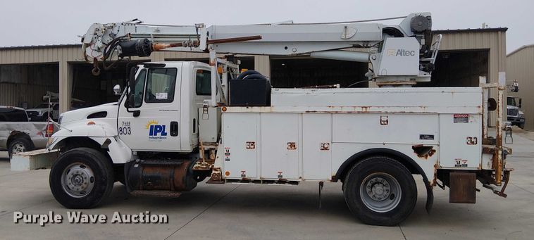 image for item FK0687 2007 International 7400 digger derrick truck