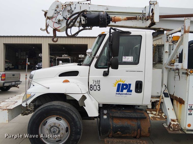 image for item FK0687 2007 International 7400 digger derrick truck