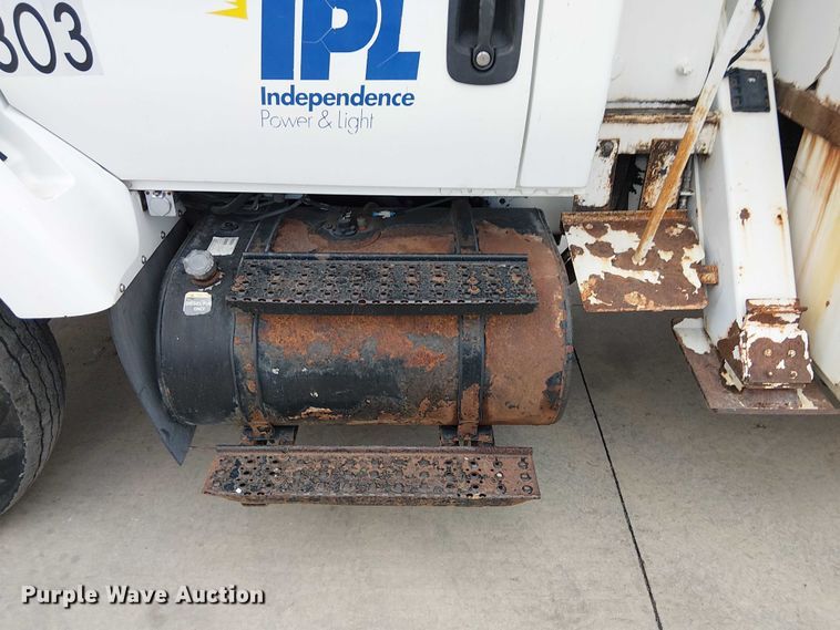 image for item FK0687 2007 International 7400 digger derrick truck