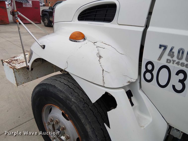 image for item FK0687 2007 International 7400 digger derrick truck