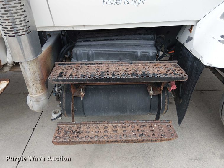 image for item FK0687 2007 International 7400 digger derrick truck