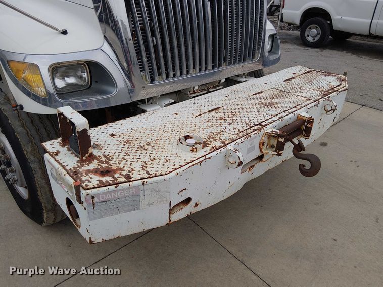 image for item FK0687 2007 International 7400 digger derrick truck