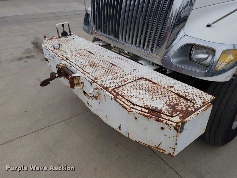 image for item FK0687 2007 International 7400 digger derrick truck