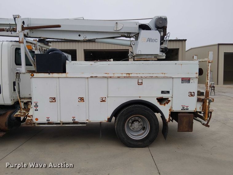 image for item FK0687 2007 International 7400 digger derrick truck