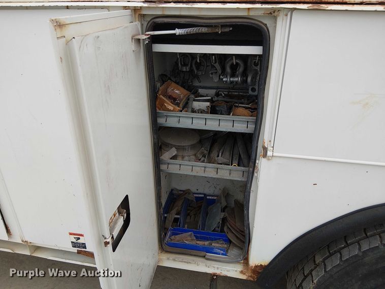 image for item FK0687 2007 International 7400 digger derrick truck