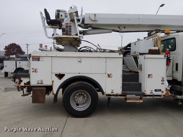 image for item FK0687 2007 International 7400 digger derrick truck