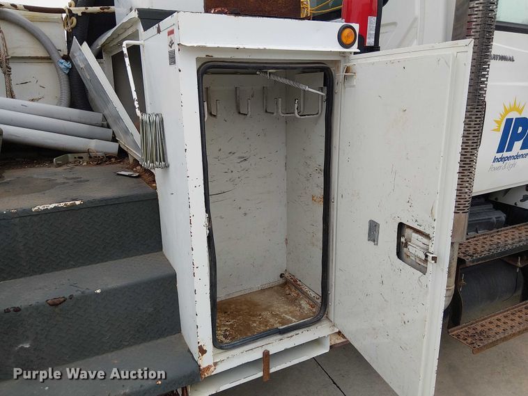 image for item FK0687 2007 International 7400 digger derrick truck