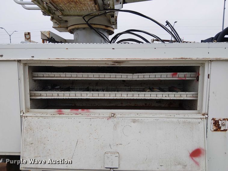 image for item FK0687 2007 International 7400 digger derrick truck