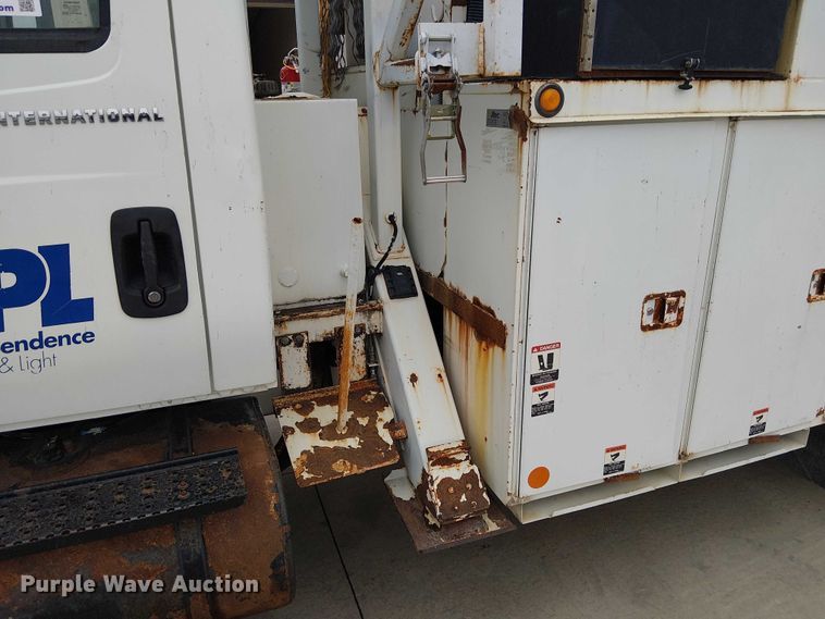 image for item FK0687 2007 International 7400 digger derrick truck