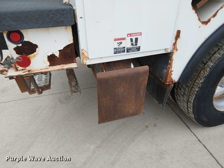 image for item FK0687 2007 International 7400 digger derrick truck