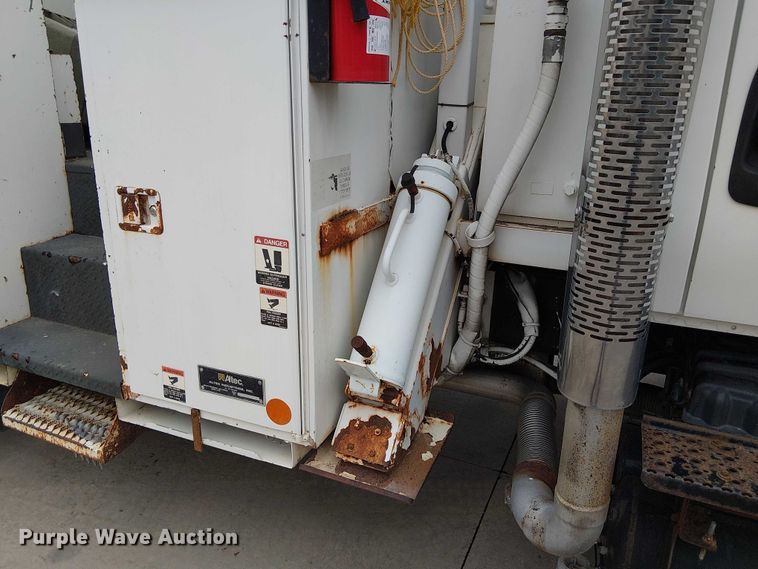 image for item FK0687 2007 International 7400 digger derrick truck