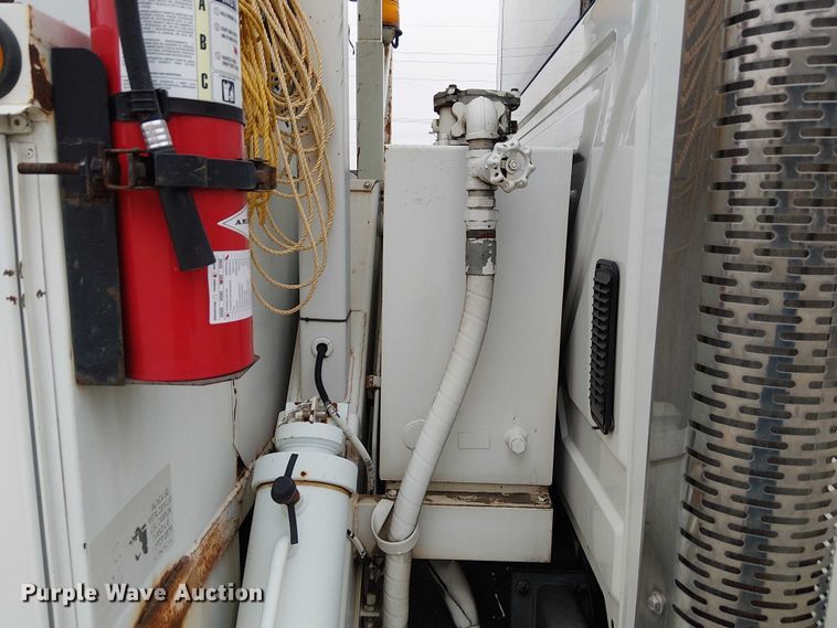 image for item FK0687 2007 International 7400 digger derrick truck