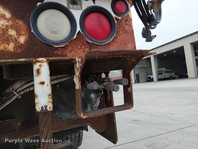 image for item FK0687 2007 International 7400 digger derrick truck